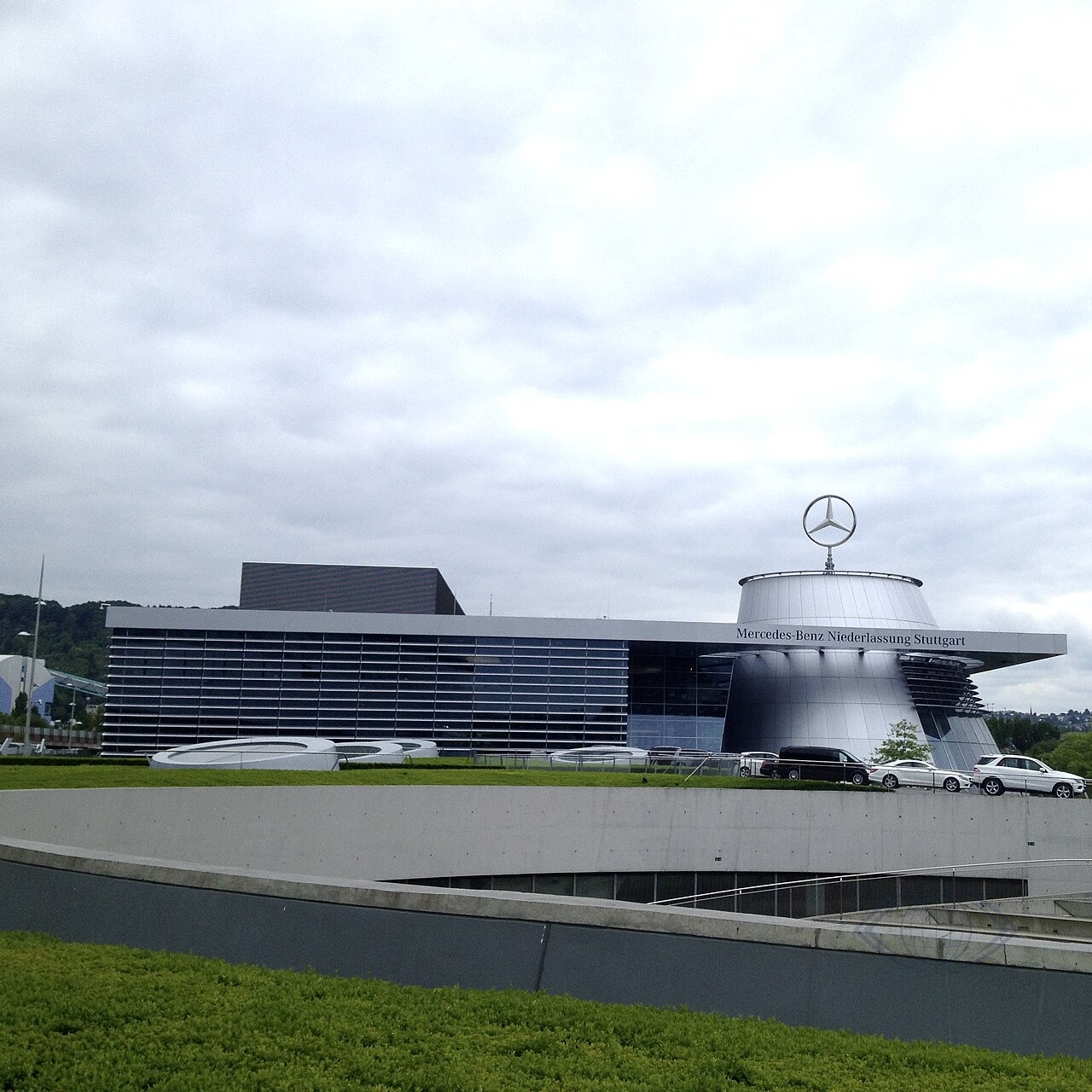 Mercedes пригрозил закрыть два завода в Германии при одном условии