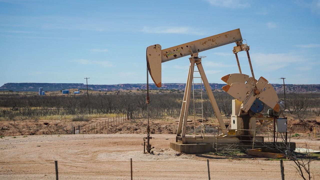 Страны ОПЕК+ без ОАЭ решили нарастить добычу нефти на 188 тыс. барр.
