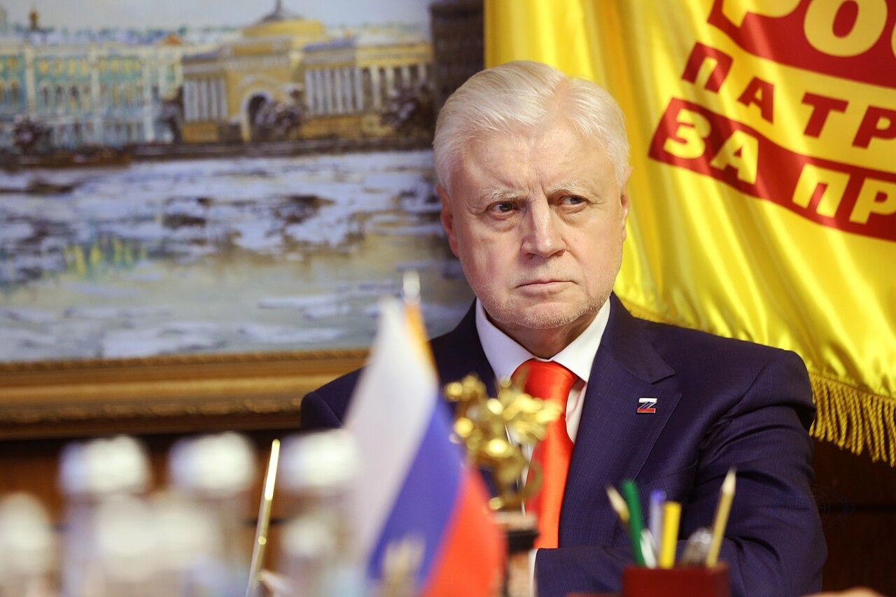 Миронов призвал установить "учительский МРОТ"