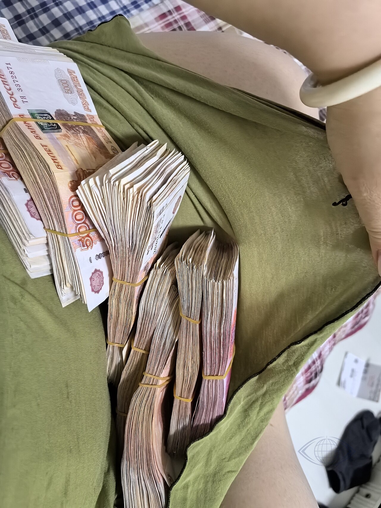 ЦБ установил курс доллара на 24 сентября на уровне ₽84,4