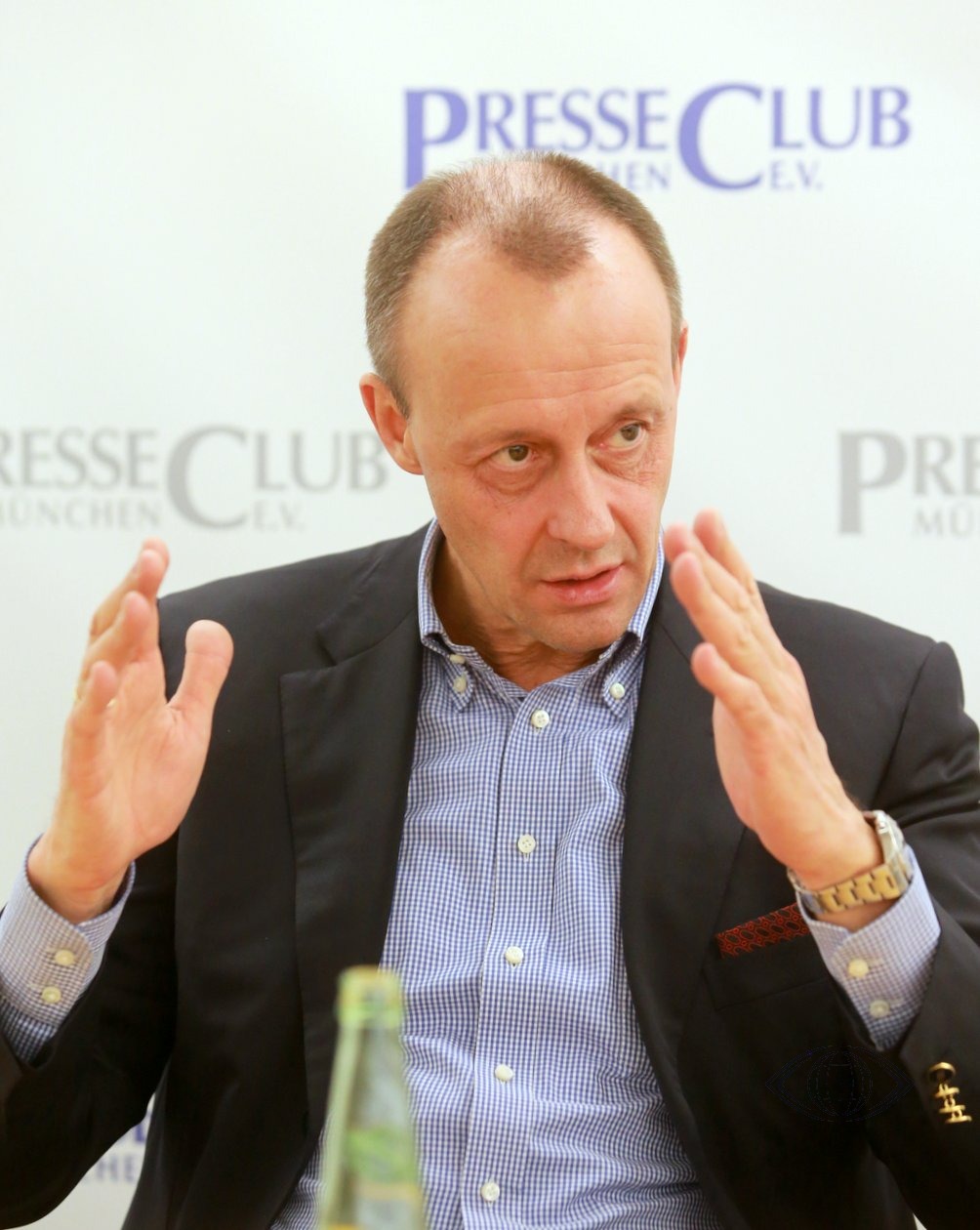 Рейтинг партии Мерца опустился до исторического минимума